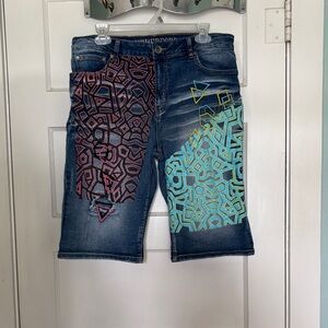Rutherford Men’s Distressed Denim Shorts w/Geometric Print & Embroidery Size 34